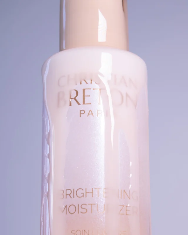 Un soin de jour qui illumine et éclaire votre peau, pour un teint frais et radieux toute la journée. ☀️

A day care that brightens and illuminates your skin, for a fresh and glowing complexion all day long. ☀️

#christianbreton #skincare #eyecontour #eyecare #eyepriority #antirides #rides #cernes #antiage #antiageing #AntiAgeGlobal #antiageexpert #antiageglobal #antiagingproducts #soinvisage #soinduvisage #antiagingskincare #beauty #skincareroutine #cosmetic #cosmetique #beauty